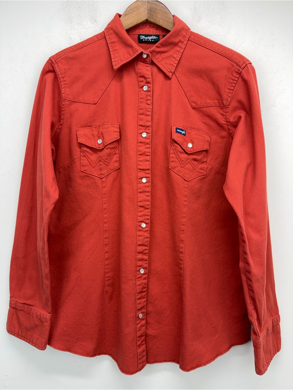 Wrangler Retro size Large Women’s Red Long Sleeve Pearl Snap Western Shirt